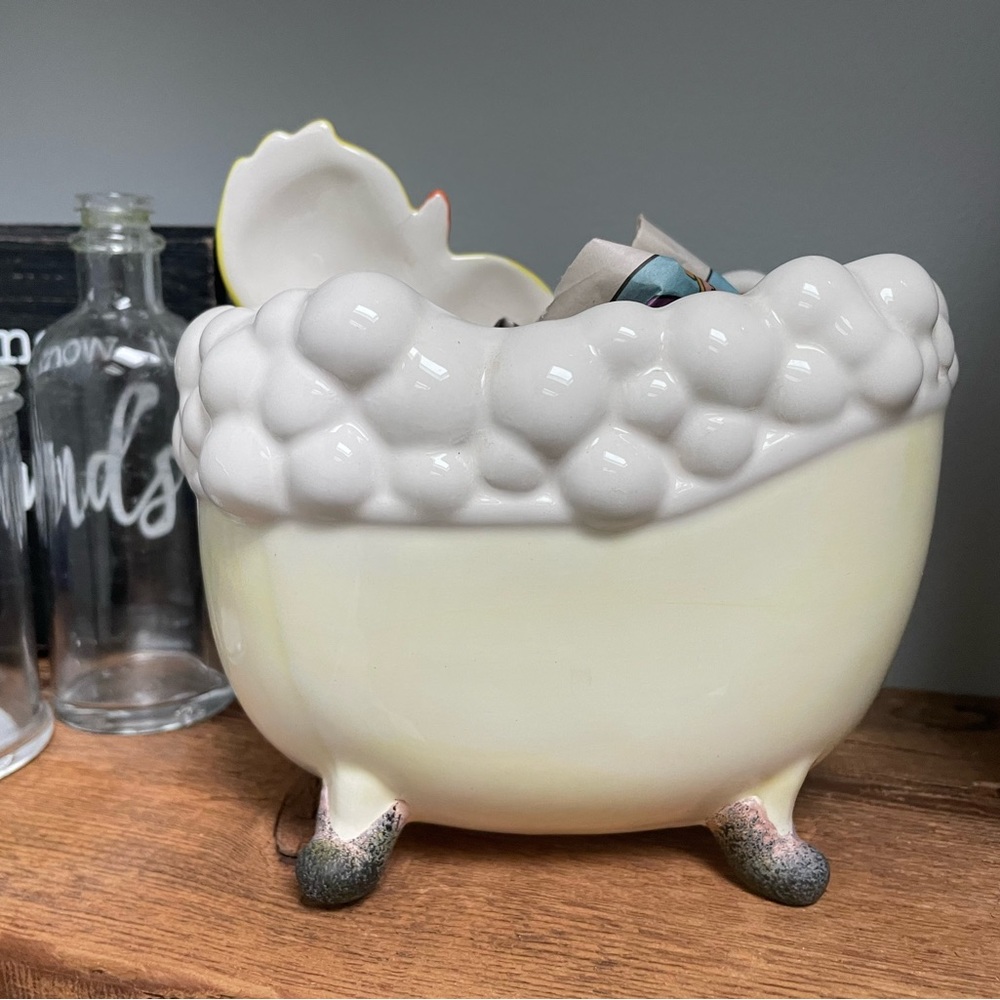 Ceramic Rubber Ducky in Tub - Picture 4 of 9